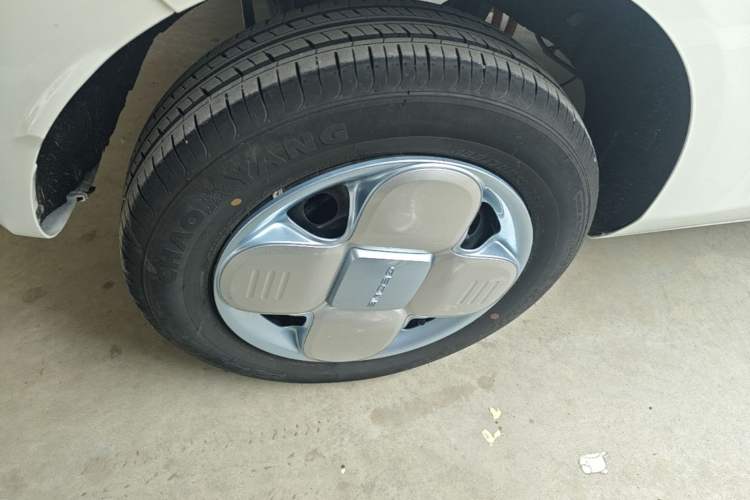 Used Geely Galaxy Panda 2024 Panda Mini 200km Endurance Bear Right Rear Wheel Hub