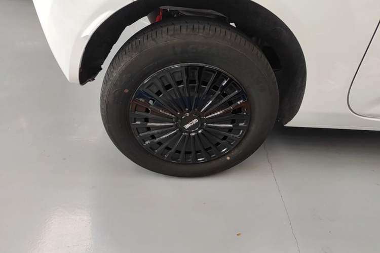 Used Geely Galaxy Panda 2024 Panda Mini 200km Endurance Bear Right Rear Wheel Hub