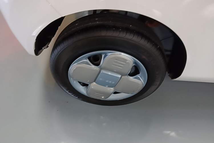 Used Geely Galaxy Panda 2024 Panda Mini 200km Longteng PRO Edition Right Rear Wheel Hub