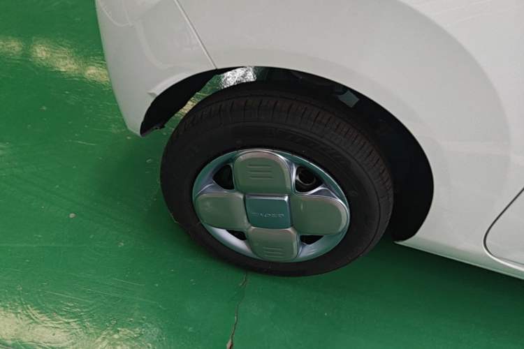 Used Geely Galaxy Panda 2024 Panda Mini 200km Longteng PRO Edition Right Rear Wheel Hub