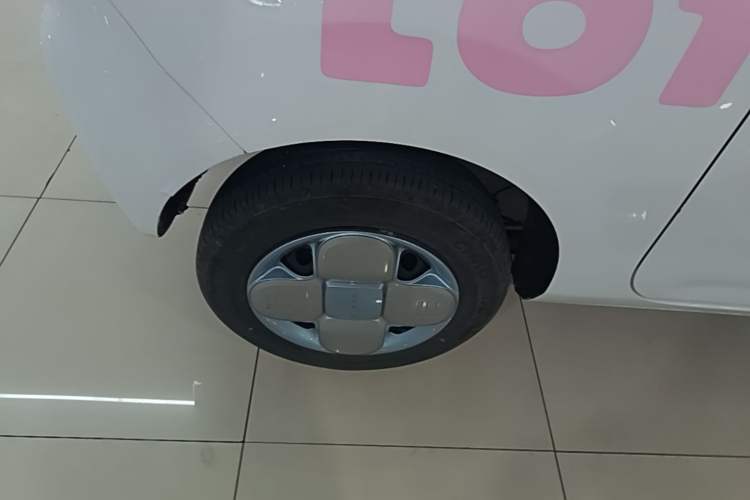 Used Geely Galaxy Panda 2024 Panda Mini 200km Endurance Bear Right Rear Wheel Hub