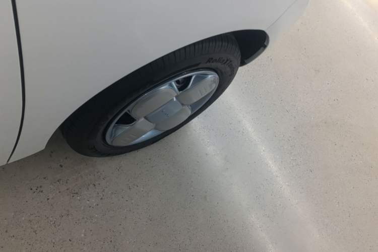 Used Geely Galaxy Panda 2024 Panda Mini 200km Longteng PRO Edition Right Rear Wheel Hub