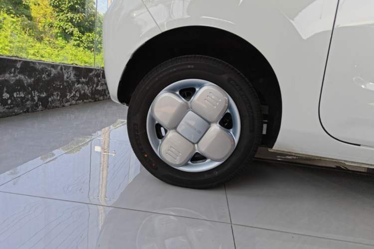 Used Geely Galaxy Panda 2024 Panda Mini 200km Endurance Bear Right Rear Wheel Hub
