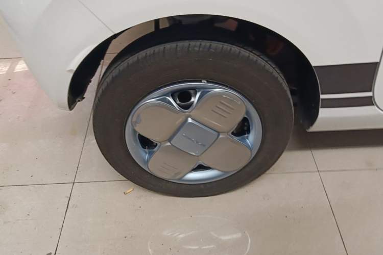Used Geely Galaxy Panda 2024 Facelifted Panda Mini 200km Dragon Edition Right Rear Wheel Hub
