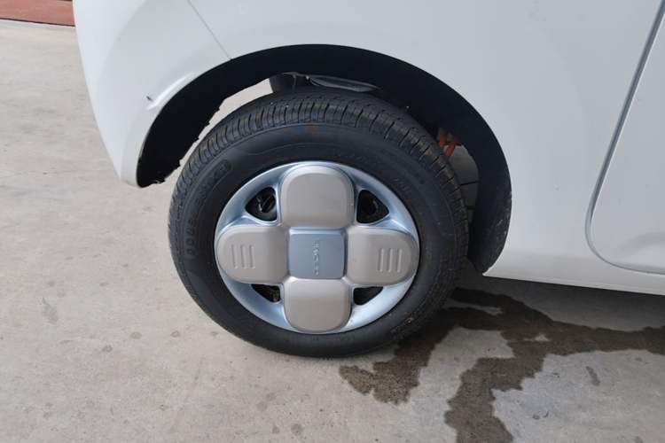 Used Geely Galaxy Panda 2024 Panda Mini 200km Endurance Bear Right Rear Wheel Hub