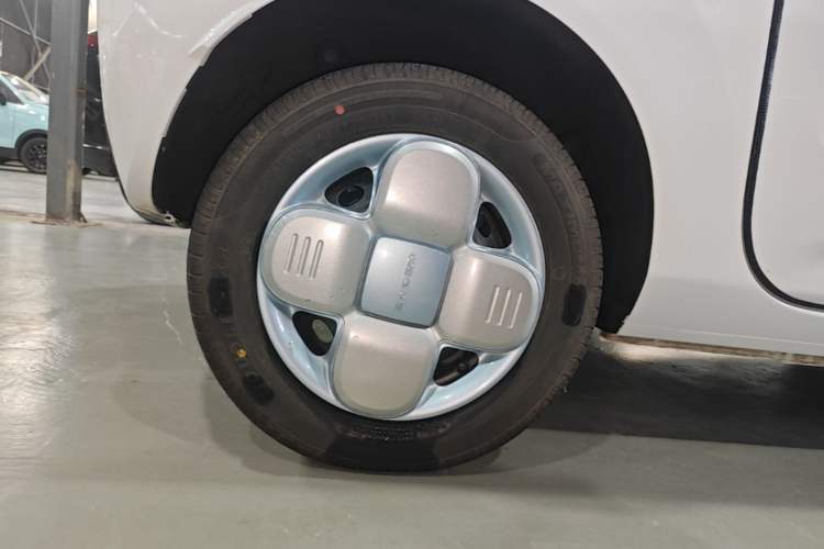 Used Geely Galaxy Panda 2024 Panda Mini 200km Endurance Bear Right Rear Wheel Hub