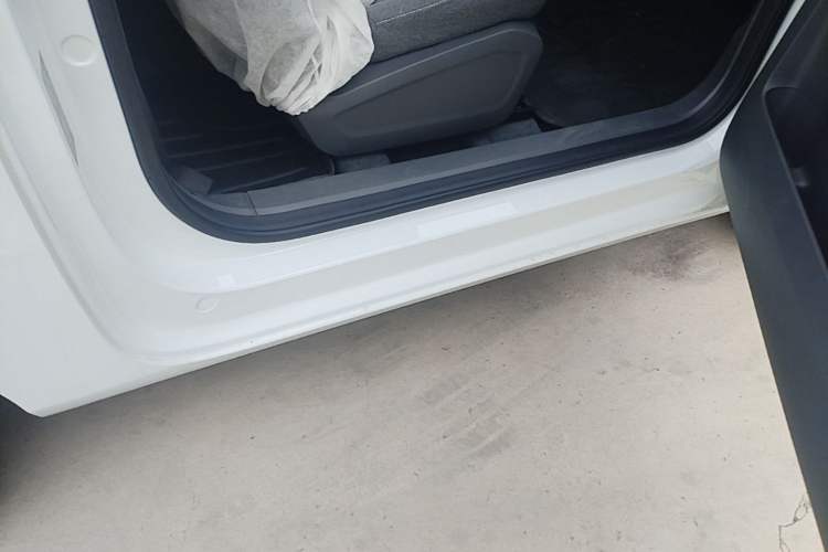 Used Geely Galaxy Panda 2024 Panda Mini 200km Endurance Bear Right Side Sill