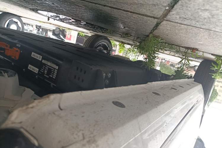 Used Geely Galaxy Panda 2024 Panda Mini 200km Endurance Bear Right Side Sill