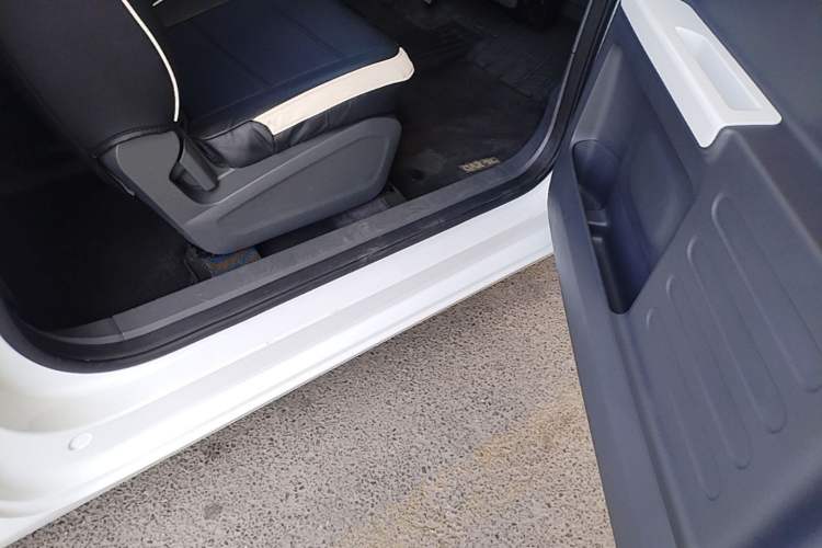 Used Geely Galaxy Panda 2024 Panda Mini 200km Endurance Bear Right Side Sill