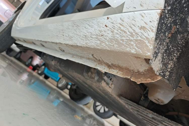 Used Geely Galaxy Panda 2024 Panda Mini 200km Endurance Bear Right Side Sill