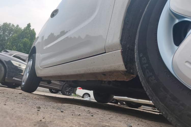 Used Geely Galaxy Panda 2024 Panda Mini 200km Endurance Bear Right Side Sill