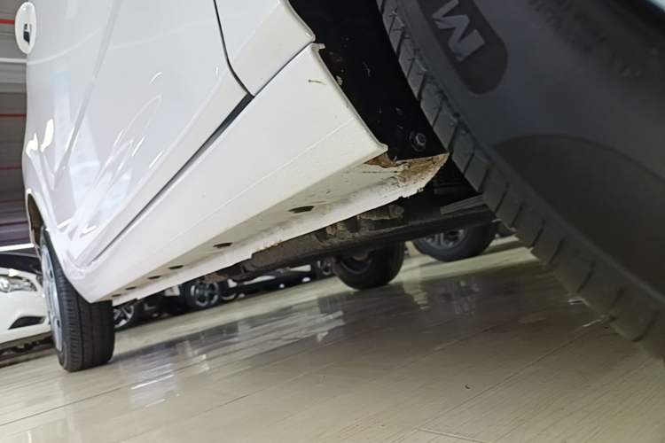 Used Geely Galaxy Panda 2024 Panda Mini 200km Endurance Bear Right Side Sill