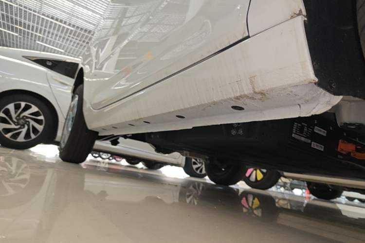 Used Geely Galaxy Panda 2024 Panda Mini 200km Endurance Bear Right Side Sill