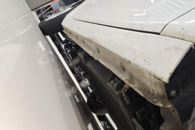 Used Geely Galaxy Panda 2024 Panda Mini 200km Endurance Bear Right Side Sill