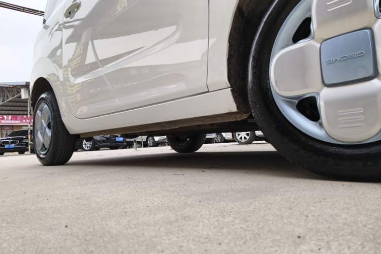 Used Geely Galaxy Panda 2024 Panda Mini 200km Endurance Bear Right Side Sill
