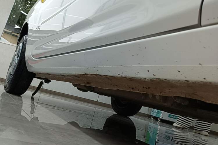 Used Geely Galaxy Panda 2024 Panda Mini 200km Endurance Bear Right Side Sill