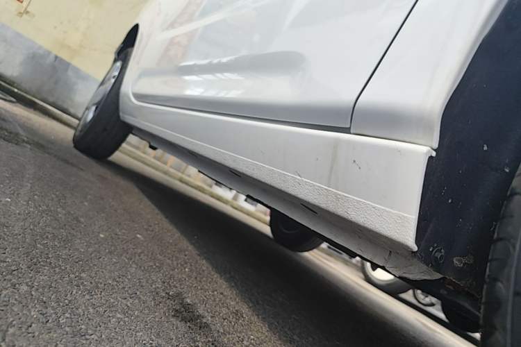 Used Geely Galaxy Panda 2024 Panda Mini 200km Endurance Bear Right Side Sill