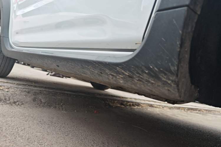 Used Geely Galaxy Panda 2024 200km Panda Rider Right Side Sill