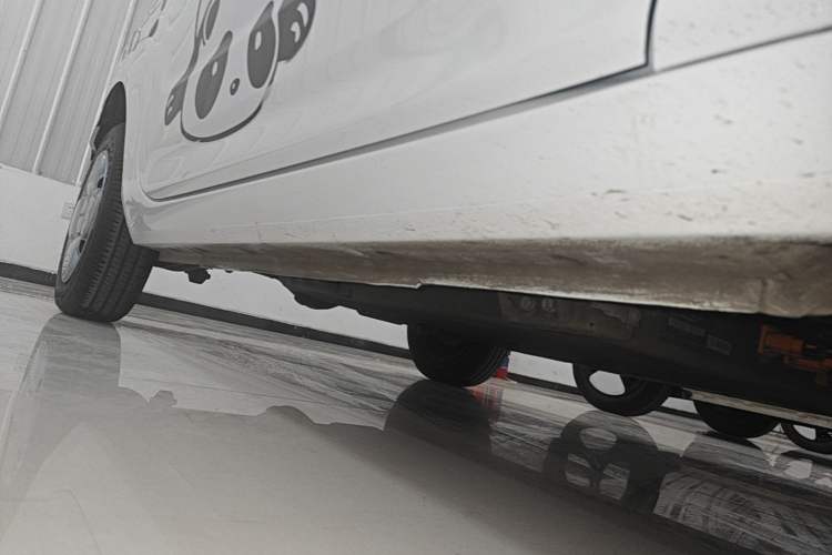 Used Geely Galaxy Panda 2024 Panda Mini 200km Endurance Bear Right Side Sill