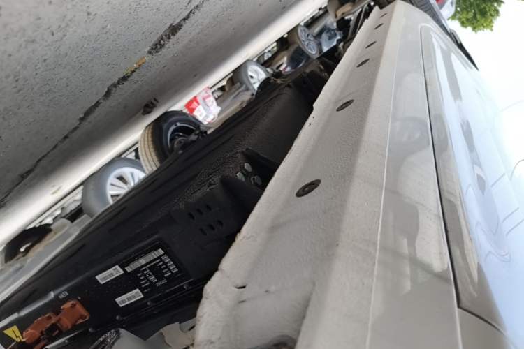 Used Geely Galaxy Panda 2024 Panda Mini 200km Endurance Bear Right Side Sill