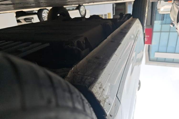 Used Geely Galaxy Panda 2024 Panda Mini 200km Endurance Bear Right Side Sill