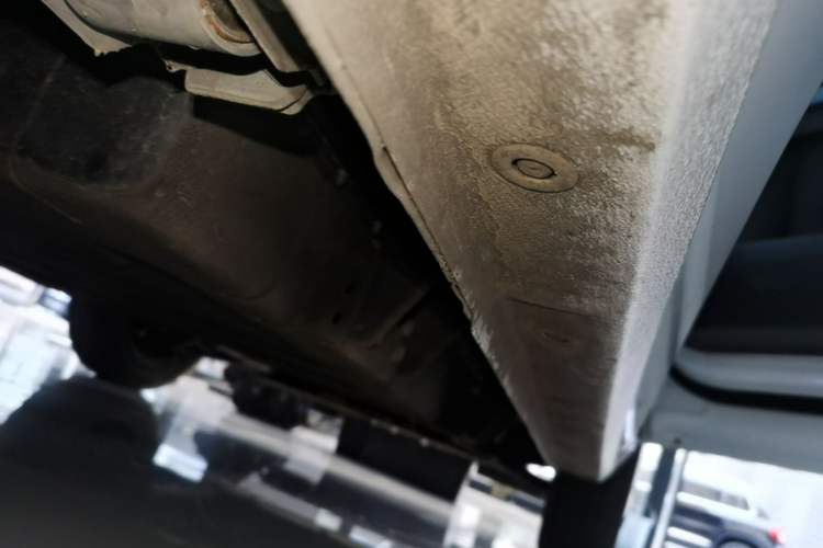 Used Geely Galaxy Panda 2024 Panda Mini 200km Endurance Bear Right Side Sill