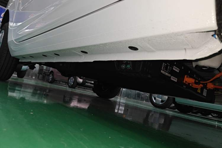 Used Geely Galaxy Panda 2024 Panda Mini 200km Longteng PRO Edition Right Side Sill