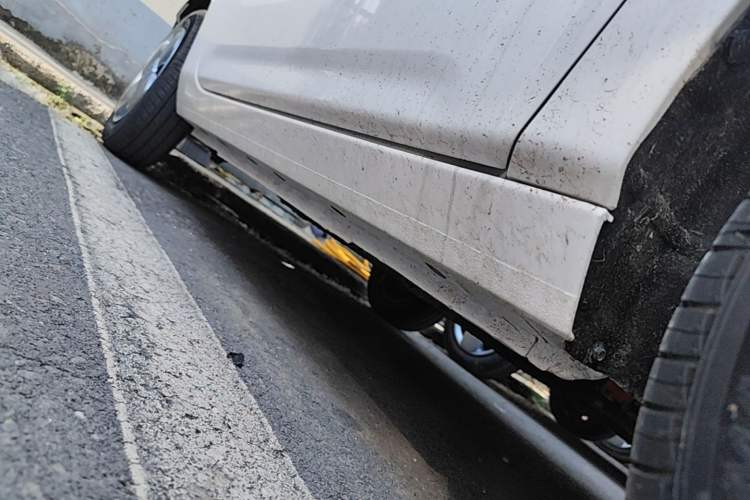 Used Geely Galaxy Panda 2024 Panda Mini 200km Endurance Bear Right Side Sill