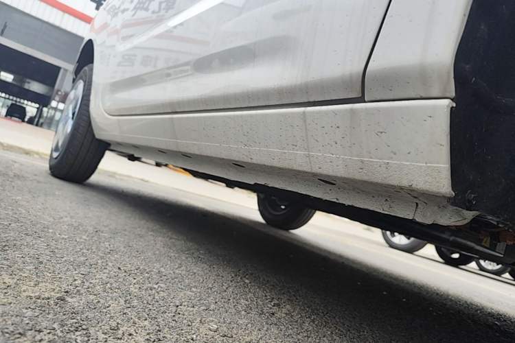 Used Geely Galaxy Panda 2024 Panda Mini 200km Endurance Bear Right Side Sill