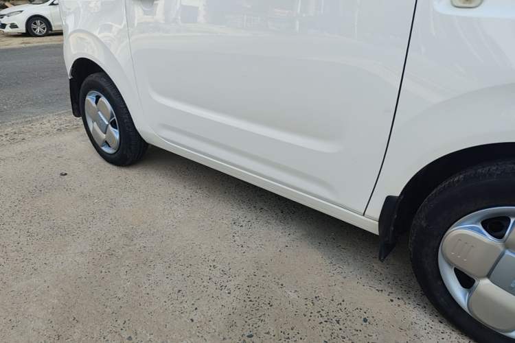 Used Geely Galaxy Panda 2024 Panda Mini 200km Endurance Bear Right Side Sill