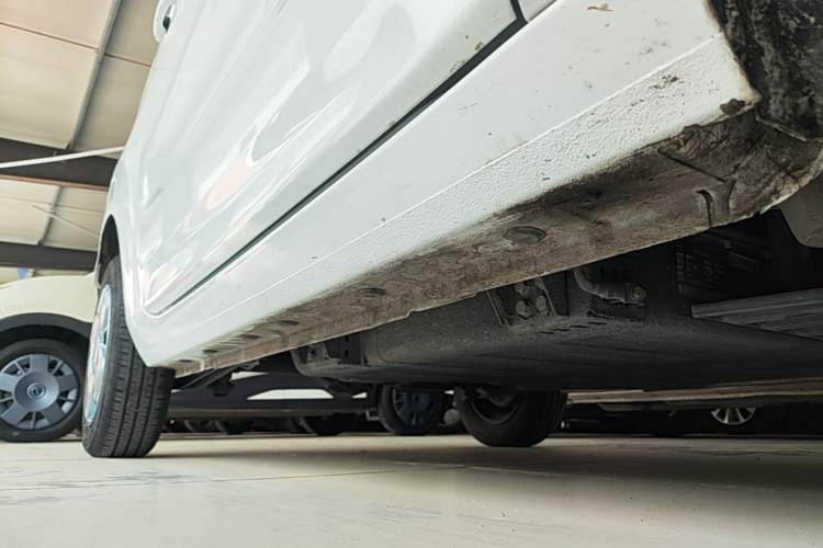 Used Geely Galaxy Panda 2024 Panda Mini 200km Endurance Bear Right Side Sill
