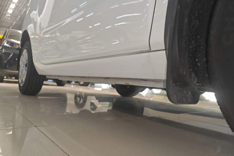 Used Geely Galaxy Panda 2024 Facelifted Panda Mini 200km Dragon Edition Right Side Sill