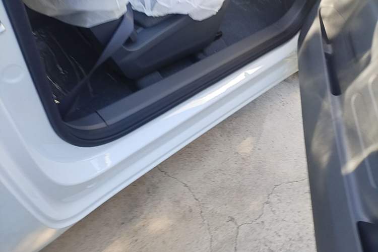Used Geely Galaxy Panda 2024 Panda Mini 200km Endurance Bear Right Side Sill