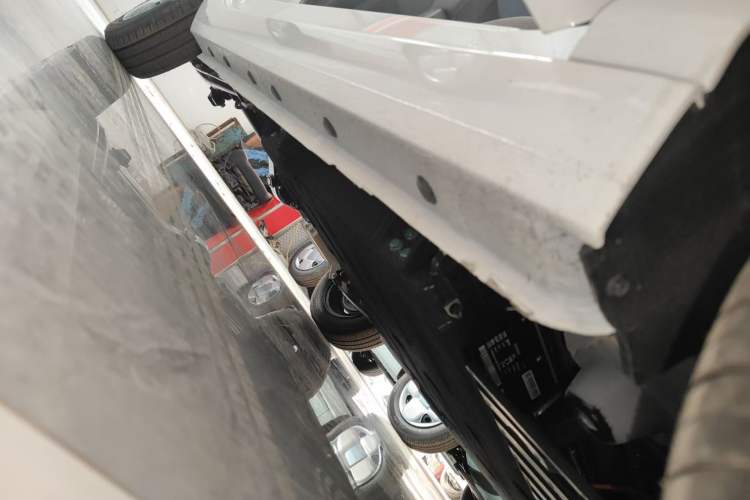 Used Geely Galaxy Panda 2024 Panda Mini 200km Endurance Bear Right Side Sill