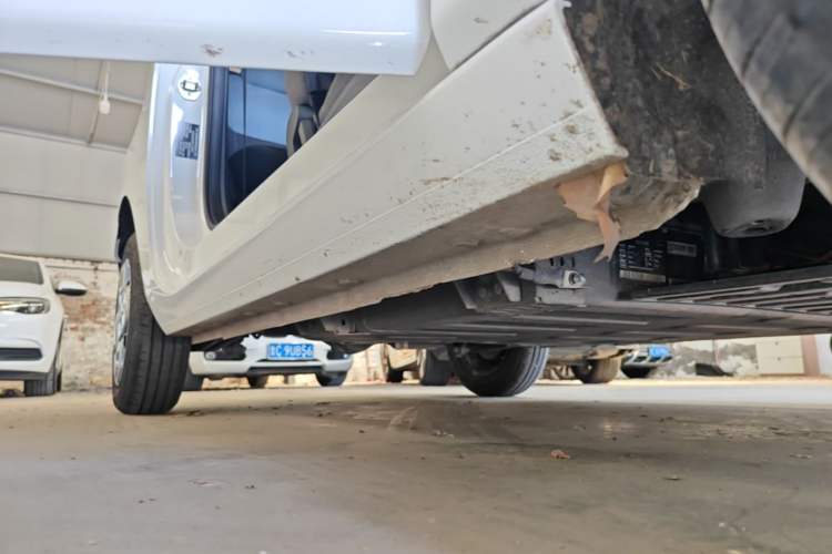 Used Geely Galaxy Panda 2024 Panda Mini 200km Endurance Bear Right Side Sill