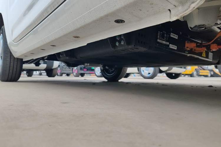 Used Geely Galaxy Panda 2024 Panda Mini 200km Endurance Bear Right Side Sill