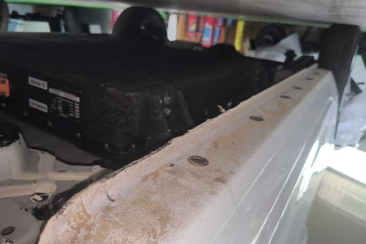 Used Geely Galaxy Panda 2024 Panda Mini 200km Endurance Bear Right Side Sill