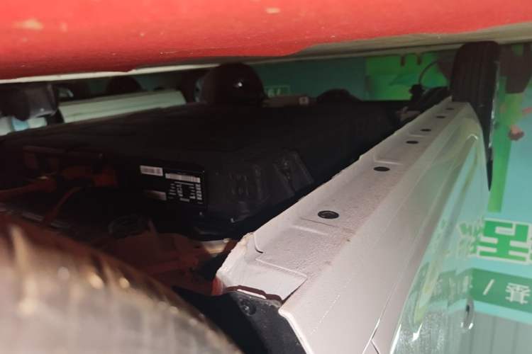 Used Geely Galaxy Panda 2024 Panda Mini 200km Endurance Bear Right Side Sill