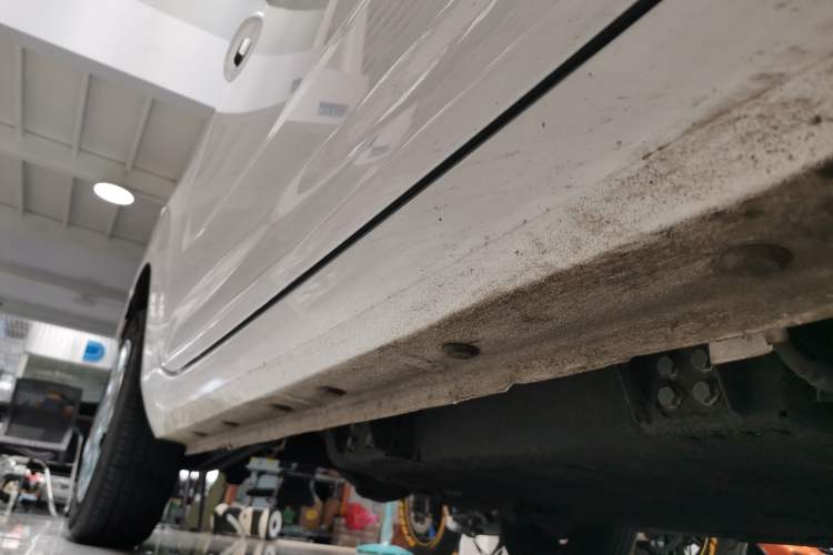 Used Geely Galaxy Panda 2024 Panda Mini 200km Endurance Bear Right Side Sill