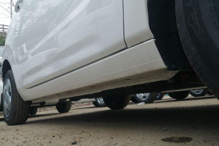 Used Geely Galaxy Panda 2024 Panda Mini 200km Endurance Bear Right Side Sill