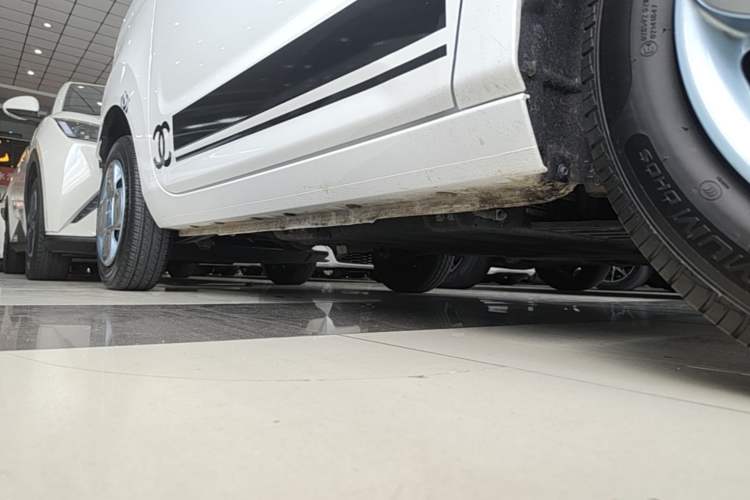 Used Geely Galaxy Panda 2024 Panda Mini 200km Longteng PRO Edition Right Side Sill