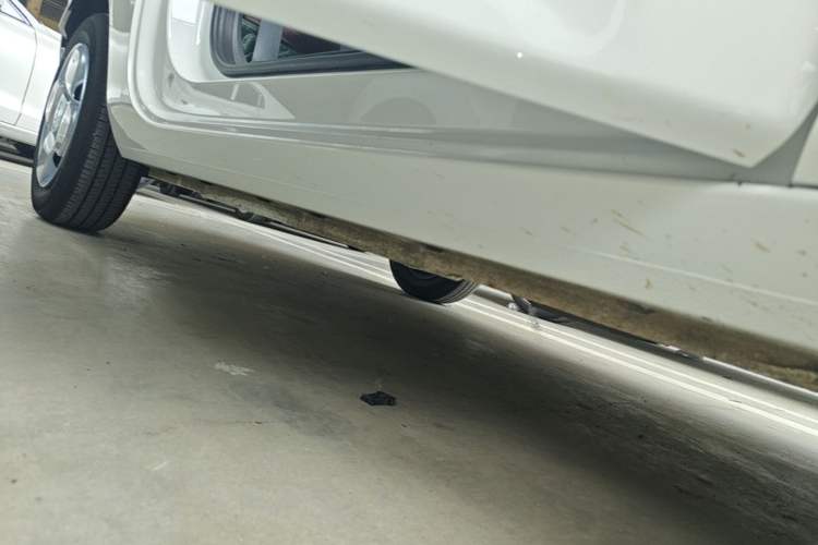Used Geely Galaxy Panda 2024 Panda Mini 200km Endurance Bear Right Side Sill