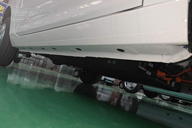 Used Geely Galaxy Panda 2024 Panda Mini 200km Longteng PRO Edition Right Side Sill