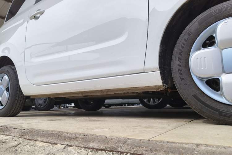 Used Geely Galaxy Panda 2024 Panda Mini 200km Endurance Bear Right Side Sill