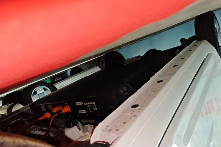 Used Geely Galaxy Panda 2024 Panda Mini 200km Endurance Bear Right Side Sill