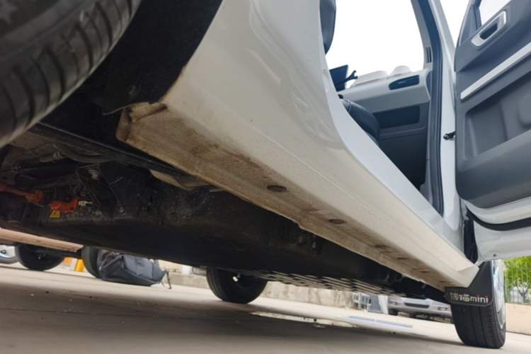Used Geely Galaxy Panda 2024 Panda Mini 200km Endurance Bear Right Side Sill