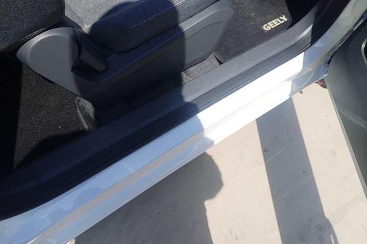 Used Geely Galaxy Panda 2024 Panda Mini 200km Endurance Bear Right Side Sill