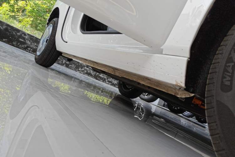 Used Geely Galaxy Panda 2024 Panda Mini 200km Endurance Bear Right Side Sill