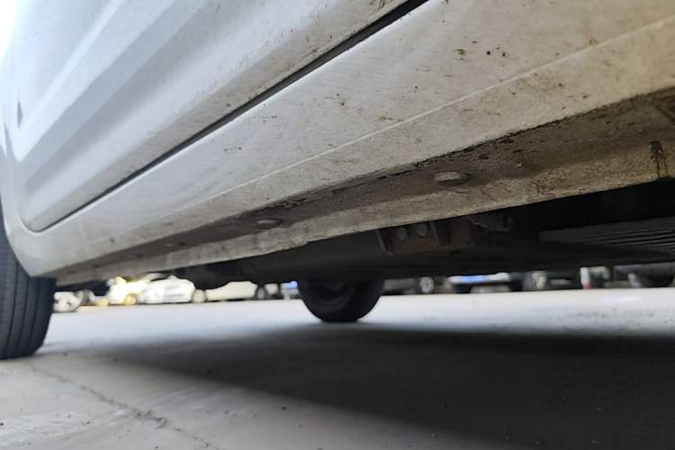 Used Geely Galaxy Panda 2024 Panda Mini 200km Endurance Bear Right Side Sill