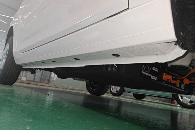 Used Geely Galaxy Panda 2024 Panda Mini 200km Longteng PRO Edition Right Side Sill